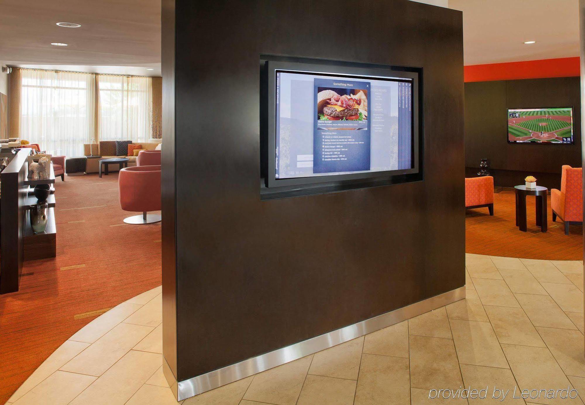 Courtyard Medford Airport Hotel Exterior photo